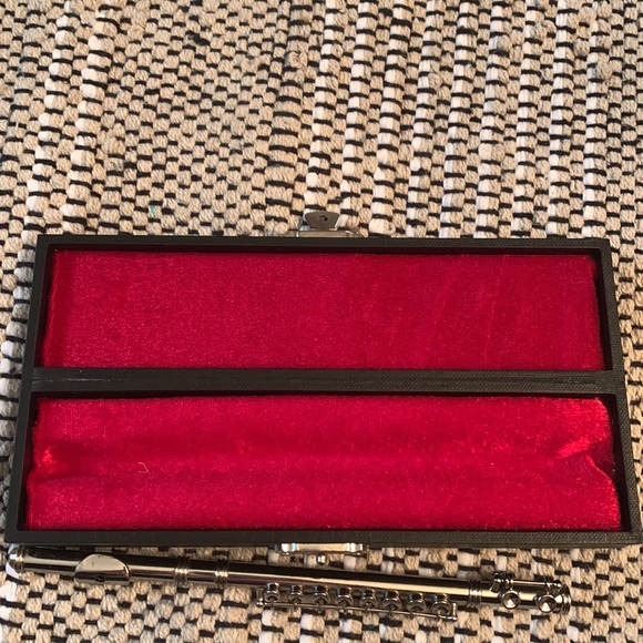 American Girl Doll Flute & Stand. Excellent Condition - Picture 6 of 16